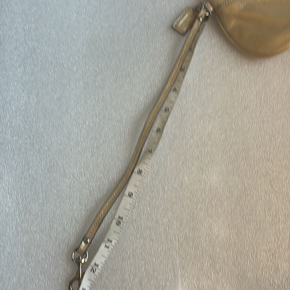 Adorable Coach Metallic Gold Leather Glossy  Small Wristlet - Picture 7 of 8